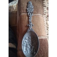 Антикварная оловянная ложка,редкий сюжет Голандия