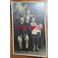 1920-е Открыточный формат семья ретро типажи студийное фото