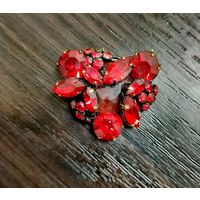 Брошь винтажная с красными кристаллами , чехословацкая бижутерия эпохи СССР.