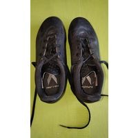 Бутсы почти новые р.35,5 б/у.