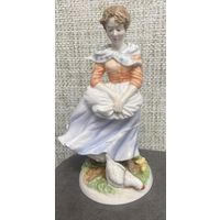 Статуэтка Royal Worcester Жена фермера, ограниченный тираж Англия. 1988 год. 2О см