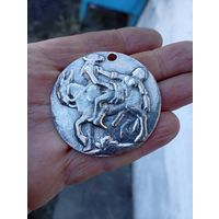 Редкая, бронзовый сплав "Медаль-жетон" эротический сюжет "похищение дамы"!