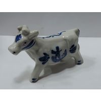Статуэтка фарфоровая "Корова" 80-е годы Голландия. Высота 12.5 см. Целая, без реставрации.