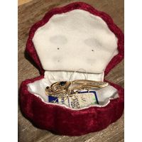 Брошь золотая с бриллиантами и сапфирами новая