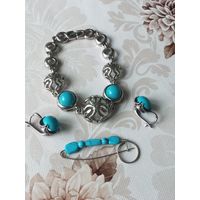 Комплект с бирюзой браслет, серьги и брошь.