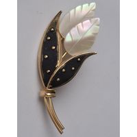 Брошь. Листики. Натуральный перламутр. Позолота. 70-е годы,  Германия