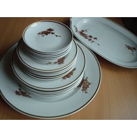 Большой чайно-столовый сервиз "HELENA"  43 предмета: рисунок - розы золотисто-вишневого цвета.  Граф Хенненберг. Гдр. Антик. Тонкий качественный фарфор. СМОТРИ ВСЕ ФОТО!