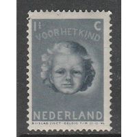 Нидерланды 1 1/2с /Уход за детьми/ 1945г