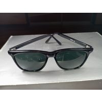 Очки в черной пластиковой оправе, по форме напоминающие популярную модель Zippo. BARON .Предсезонная распродажа Винтажных солнцезащитных очков с рубля !