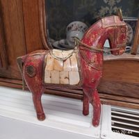 Винтажный конь ручная работа инкрустиравана костью медью и латунь