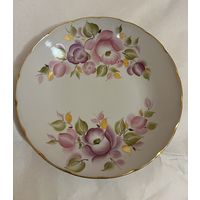 Фарфоровое блюдо СССР, ручная роспись, клеймо со знаком качества.