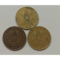 10 тенге 2010 год . 2012 год . 2013 год