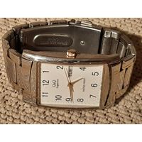 Часы QQ Кварц.