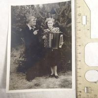 Фотография. Девушка с баяном. Аккомпаниатор. Ретро СССР.