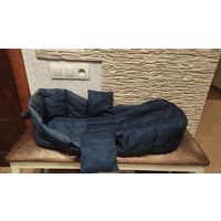 Синий конверт, можно использовать и в санки и в коляску. На замках, есть фиксаторы на липучках которые пристегиваются к санкам. Цвет синий. Размер по дну конверта 72 на 29 см, высота 21 см. Хорошее со