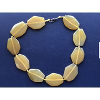 Бусы из камня