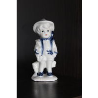 Фарфоровая статуэтка "Мальчик с зайцем", клеймо, неразборчиво.