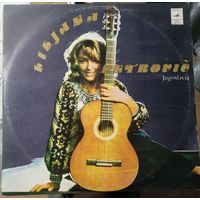 L Лиляна Петрович	Поет