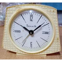 Часы будильник Витязь - с 1 рубля - см описание