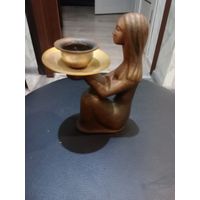 Подсвечник девушка с чашей