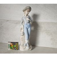 Статуэтка дамочка