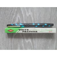 Перьевая Ручка WHITE FEATHER. CHINA.Золотое перо,новая в упаковке.