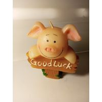 Свечка декоративная СВИНКА ЖЕЛАЕТ УДАЧИ