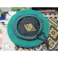 Берет иностранный.