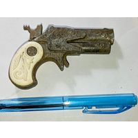 Декоративный старинный пистолет . С рубля