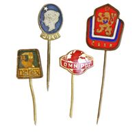 4 иностранных значка - 3. С рубля