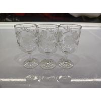 Маленькие рюмочки на ножке.