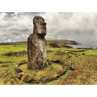 Остров Пасхи 1 песо 2021 года, UNC. Древний каменный тотем, Муай. Карта острова. Самая удаленная часть суши. Тихий океан.