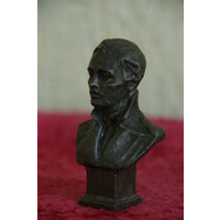 Бюст Лермонтов