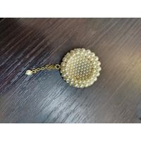 Винтажная перламутровая брошь  Чехословакия .