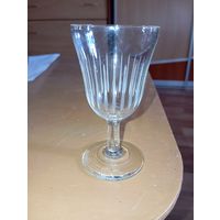 Рюмка на ножке ' Лафитник ' .