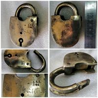 Крупный, латунный, клеймённый, литой замок. Начало прошлого века.