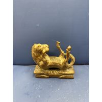 Статуэтка играющая лошадь конь