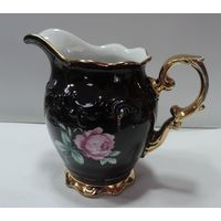 Сливочник фарфоровый 60-70-е годы Германия. Высота 11 см.