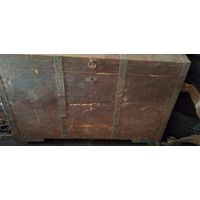 Большой сундук старинный