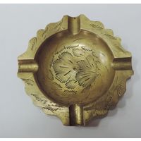 Бронзовая пепельница 70-80-е годы. Диаметр 8.3 см.