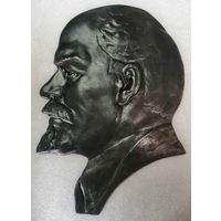 Чугунное литьё, большой барельеф "В.И. Ленин ". Примерно 30-40 годы прошлого века.