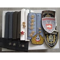 Шевроны, погоны, эмблемы.