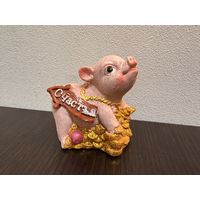 Декоративная фигурка свинка с пожеланиями.