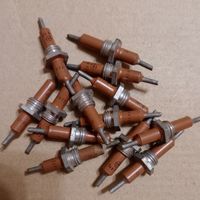 Конденсатор проходной 1Кв н33 новый, цена за штуку.