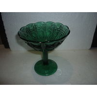 Ваза На Ножке. Нёман. Изумрудное стекло
