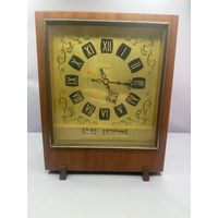 Старт с 1 рубля ! Часы.  Янтарь, Каминные. Настольные. СССР. В дереве. Электромеханические. Календарь.