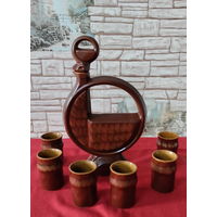 Штоф необычной формы с рюмками. Винтаж.