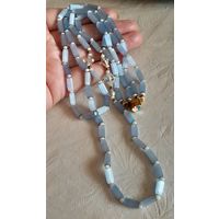 Винтажные бусы из Сатинового стекла.