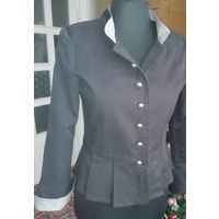 Женский пиджачек-френч, размер44-46, плотный материал натуральный, на подкладке, прекрасно держит форму, оригинальный.