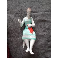 Фарфоровая статуэтка "Девушка с перцами", Hollohaza Холлохаза, Венгрия